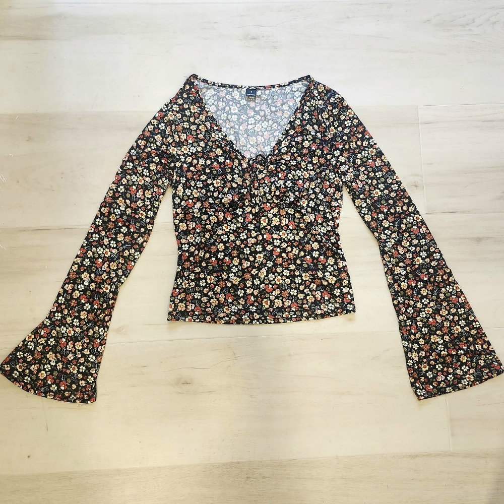 SHEIN | NWOT Black Floral Bell Sleeve Top